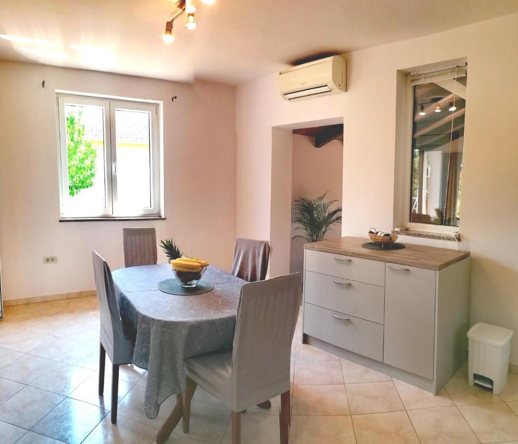 Cozy House With Pool Near Rovinj Apartment Канфанар Екстериор снимка